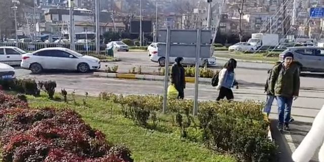 Tercih edilmeyen üst geçit, polisi harekete geçirdi: Megafonla uyarı