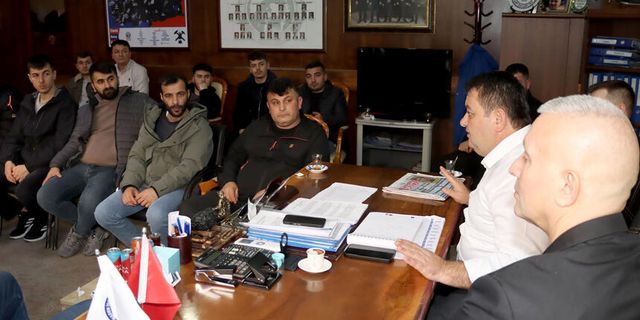 Üzülmezli madencilerden sendikaya ziyaret