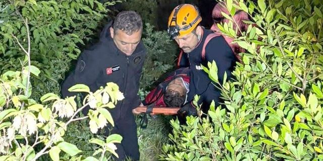 Kayalıklardan düşen amatör balıkçı zorlu bir operasyonla kurtarıldı
