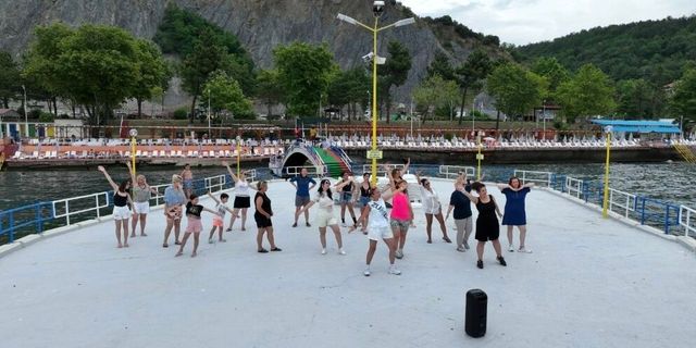 Barış Plajı'nda zumba coşkusu