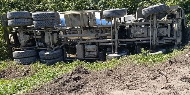 Beton Mikseri şarampole uçtu: Sürücü yaralandı
