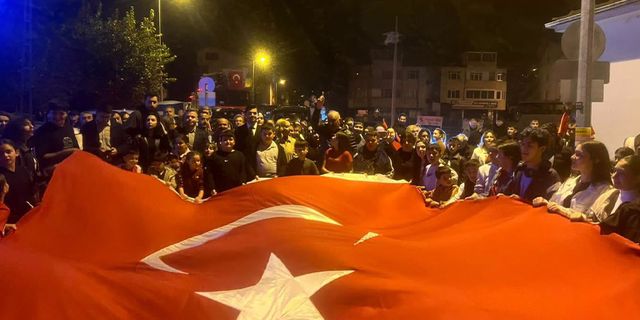 Gökçebey’de binlerce vatandaş Cumhuriyet’i fener alayıyla kutladı!