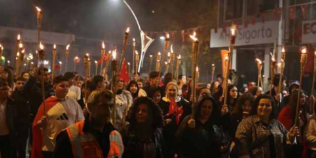 Kilimli’de Cumhuriyet coşkusu fener alayıyla taçlandı
