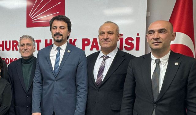 AK Parti aday yapmadı: Burhan Sezgin, CHP'ye geçti!