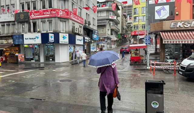 Zonguldak güne yağmurla uyandı