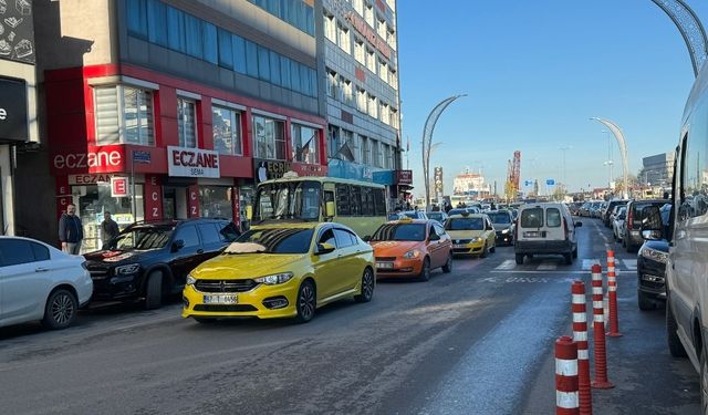 Taksi ve minibüsçülerin eylemi sona erdi: Seferler başladı