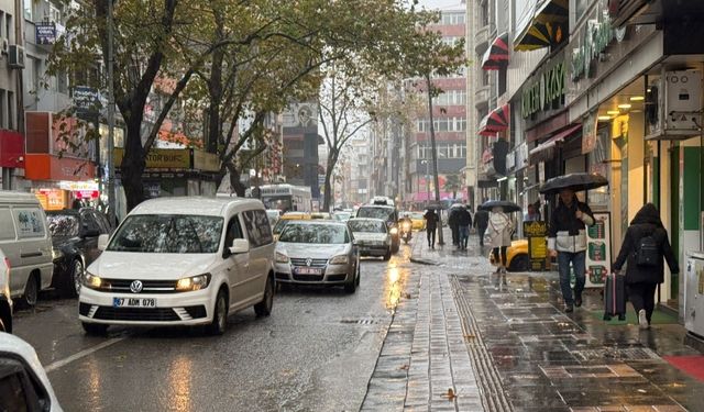 Sağanak yağış hayatı olumsuz etkiledi