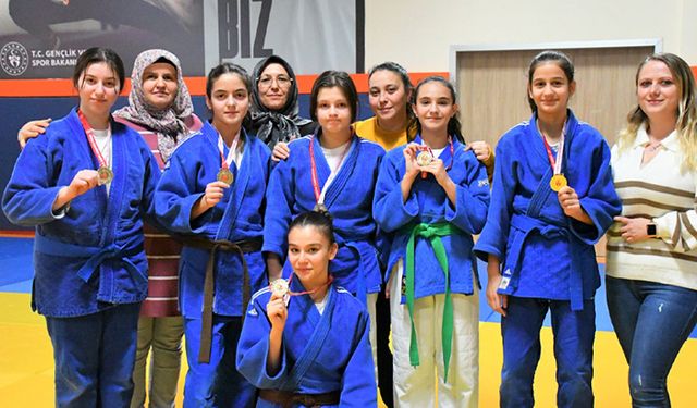 Yıldızlar judoda sahne aldı