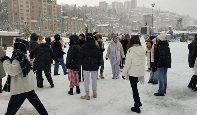 Ateş yakıp eğlenen gençler için öneride bulundu