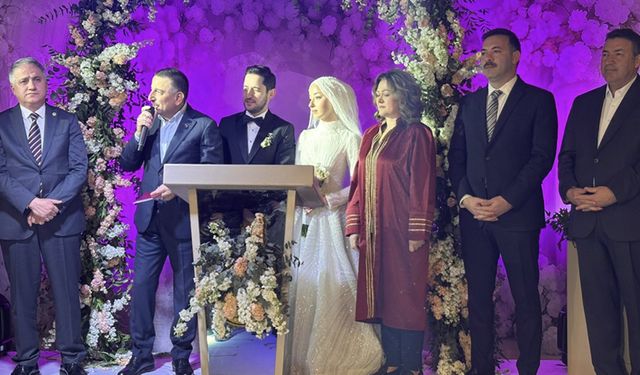 Siyasiler Mercimek Ailesinin düğününde buluştu