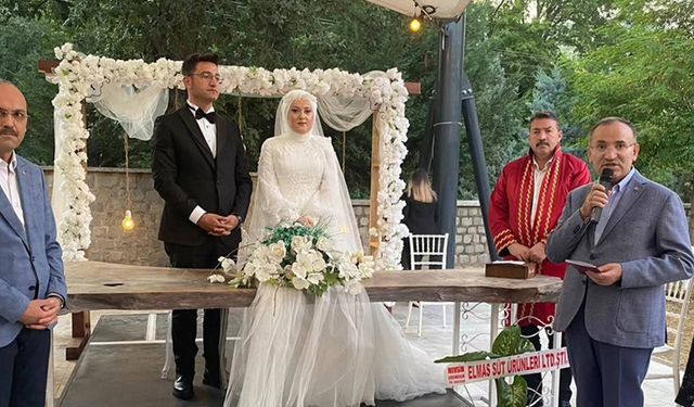 Eski Adalet Bakanı, Devrek'te nikaha katıldı