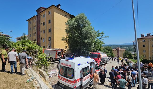 Çaycuma'da  5 katlı binada patlama; 1'i ağır 5 yaralı