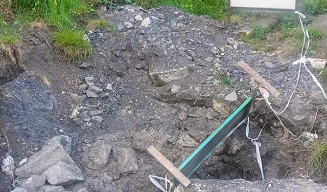 Kanalizasyon çukuru vatandaşı çileden çıkardı