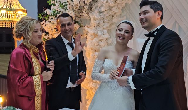 Nikah memuru, kızının nikahını kıydı