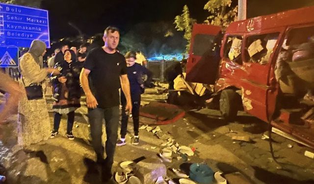 Devrek’te yolcu otobüsü ile minibüs çarpıştı: 2 yaralı