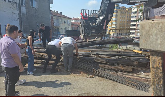 Ereğli’de nefes kesen kurtarma: Yavru kedi hayata tutundu