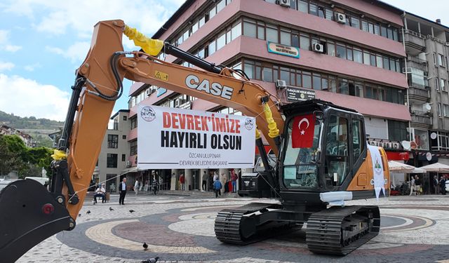 Devrek Belediyesi'ne paletli ekskavatör kazandırıldı