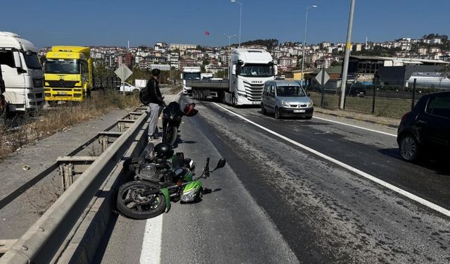 Otomobil motosiklete çarpıp kaçtı: 1 yaralı