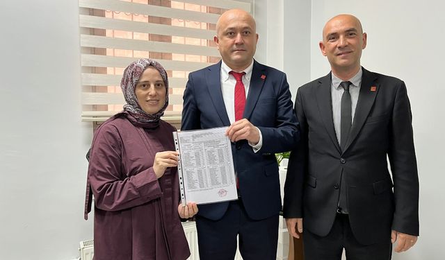 Uğur Dikenli mazbatasını aldı