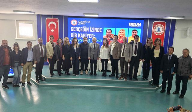 “Gerçeğin İzinde Bir Kariyer: Gazeteciler Günü Buluşması” paneli düzenlendi