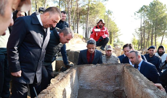 Tios Antik Kenti'nde bulunan Roma Dönemi lahitleri törenle açıldı