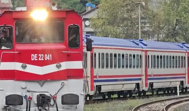 Turistik Karaelmas Ekspresi sonbaharda büyülüyor