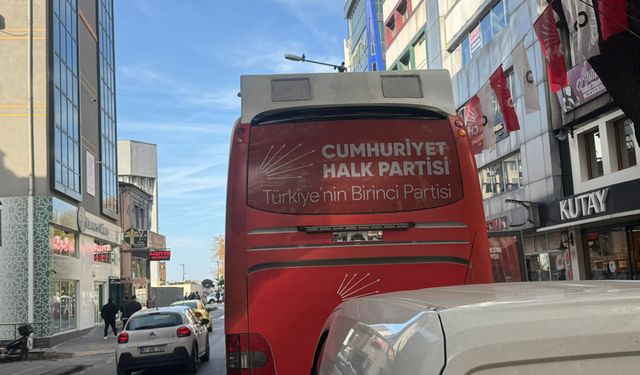 Özgür Özel'in seçim otobüsü Zonguldak'a geldi