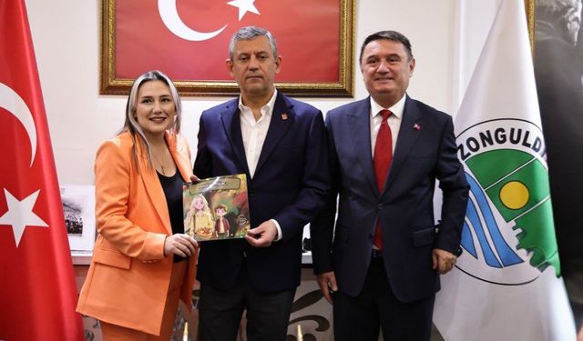 Özgür Özel’e “Adalet Ağacı” Kitabı Zonguldak Belediyesi’nde takdim edildi