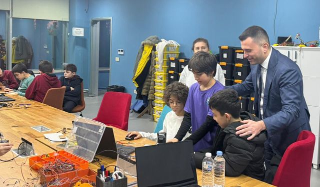 Gençler enerjinin geleceğini Enerji Atölyesi’nde keşfediyor