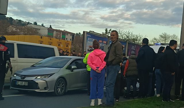 Otomobilin çarptığı yaya yere savruldu