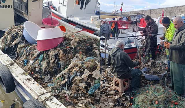Balıkçılar isyanda... Ağlara balık değil, çöp ve tıbbi atık takıldı...