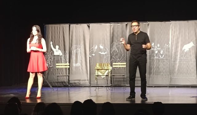 'Boşanma Teklifi' sahnelendi; Siyasi mizah sahneyi salladı
