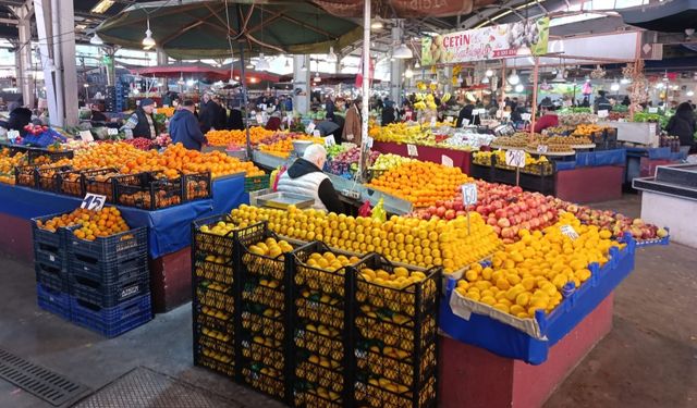 Pazarda cep yakan tablo: Biber 120, fasulye 100 lira