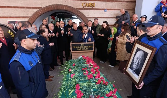 Yüksel Aytaç için Zonguldak Belediyesi önünde töreni düzenlendi