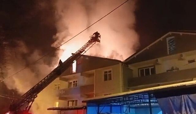 Gökçebey'de 3 katlı evde korkutan yangın