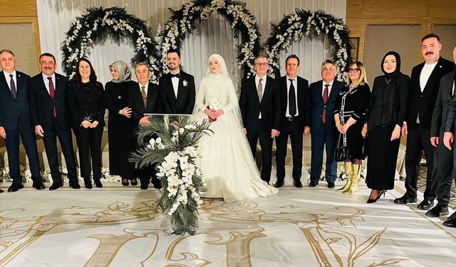 Mercimek ailesinin mutlu günü: Hilal ve Furkan evlendi...