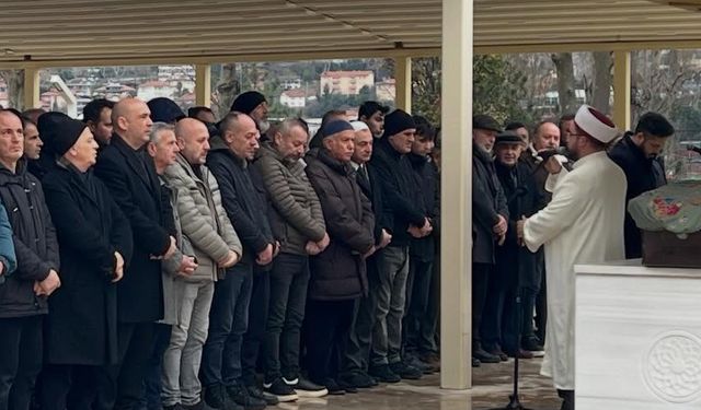 CHP'li Pulat'ın halası son yolculuğuna uğurlandı