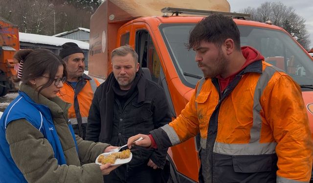 Gençlerden kar savaşçılarına vefa: Kandilde tatlı sürpriz