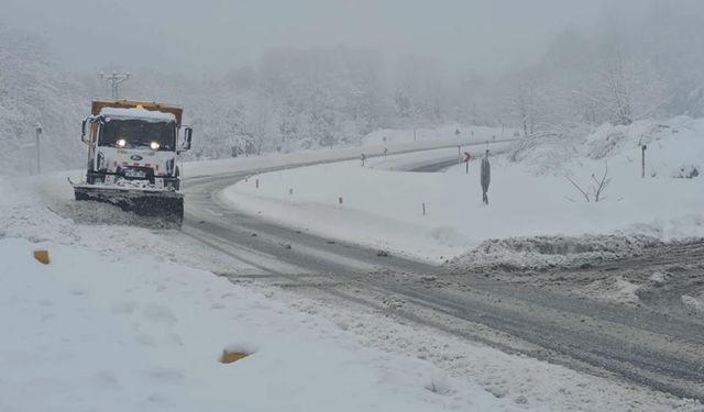 Zonguldak Ereğli yolunda karla mücadele sürüyor