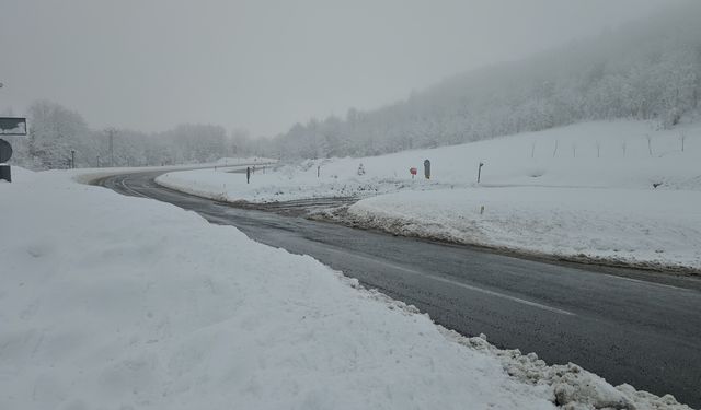 Zonguldak-Ereğli yolunda kar mesaisi; Yol ulaşıma açıldı