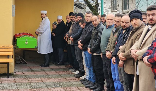 Kaçak ocakta ölen Uğur Erikoğlu son yolculuğuna uğurlandı: "Çocuğuna bez alabilmek için girdi"