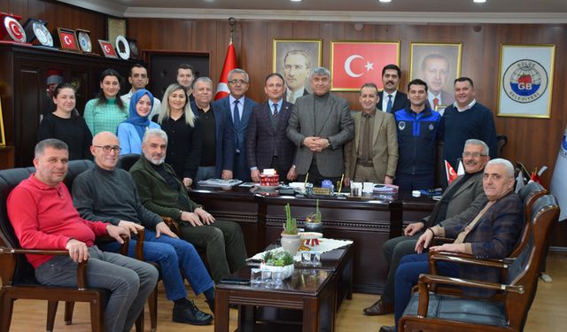 Sadık Recep Kara, 1.'ci yıldönümünü ekibiyle birlikte kutladı