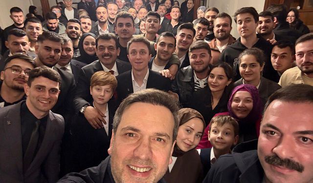 Bakan Bayraktar Zonguldaklı gençlerle buluştu