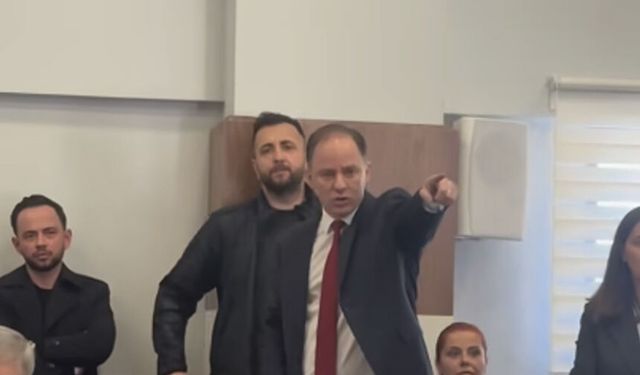 “Dağıtırım burayı” dedi, meclis karıştı!