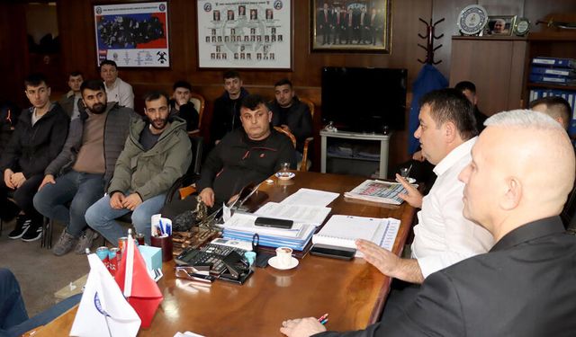 Üzülmezli madencilerden sendikaya ziyaret