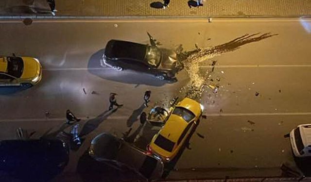 Zonguldak’ta iki otomobil kafa kafaya çarpıştı