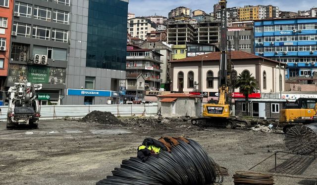 Merkez Çarşısı inşaatında kazık çakma çalışması başladı