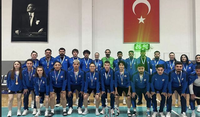 BEUN’dan çifte başarı: Kadın Futsal Takımı Namağlup Şampiyon, Erkek Takımı Üçüncü Oldu