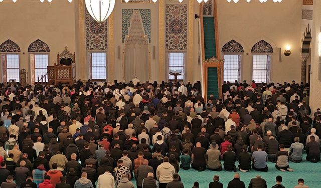 Zonguldak'ta Kurban Bayramı namazı büyük bir coşkuyla eda edildi