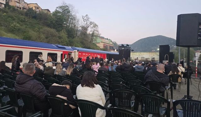 "Komşu köyün delisi" Zonguldak GAR'ında sanatseverlerle buluştu